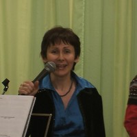 Анна Гедымин читает стихотворение , посвященное Виктории
