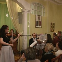 Музыкальное трио: Анастасия Ведякова, скрипка, Максим Золотаренко, виолончель, Катерина Крутилова, ф