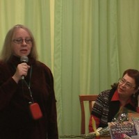 Нина Краснова, поэт, говорит о любви к Виктории и Раде Полищук и читает свои стихи, посвященные Викт