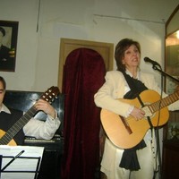 Певица Лариса Косарева, исполнила на вечере два вокальных цикла на стихи Рады Полищук, музыка композ